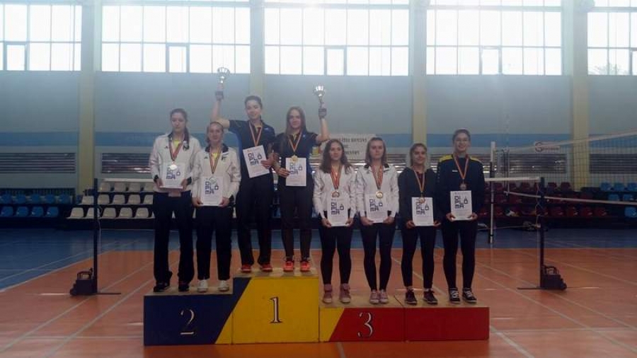 CSU Galaţi - vicecampioană la tineret şi 14 medalii la Cupa României la badminton