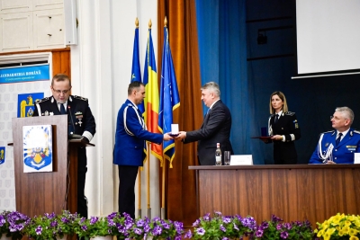 Emblema de Onoare a M.A.I. conferită Jandarmeriei Galaţi (FOTO)