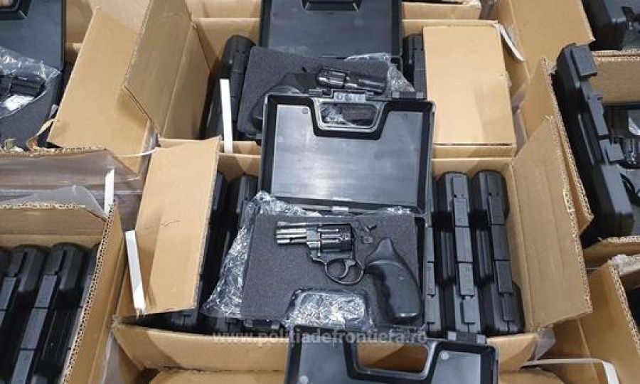 Captură record: 2.850 de pistoale cu glonţ, găsite într-un camion la PTF Isaccea