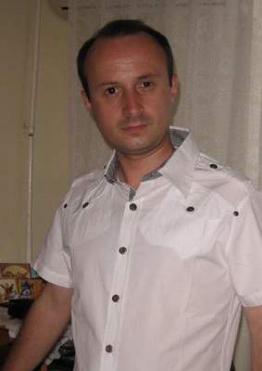 Jumătate de creier ce eşti!