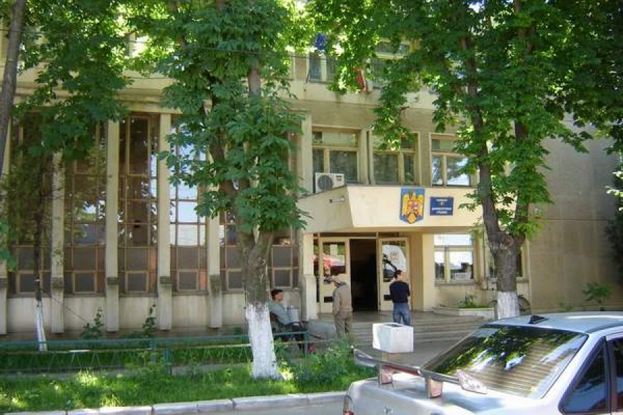 Preşedintele Judecătoriei Făurei rămâne în arest preventiv