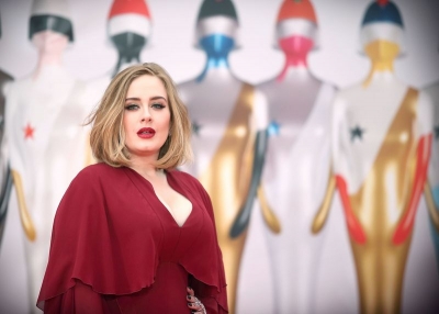 Adele a intentat divorţ de soţul său, Simon Konecki