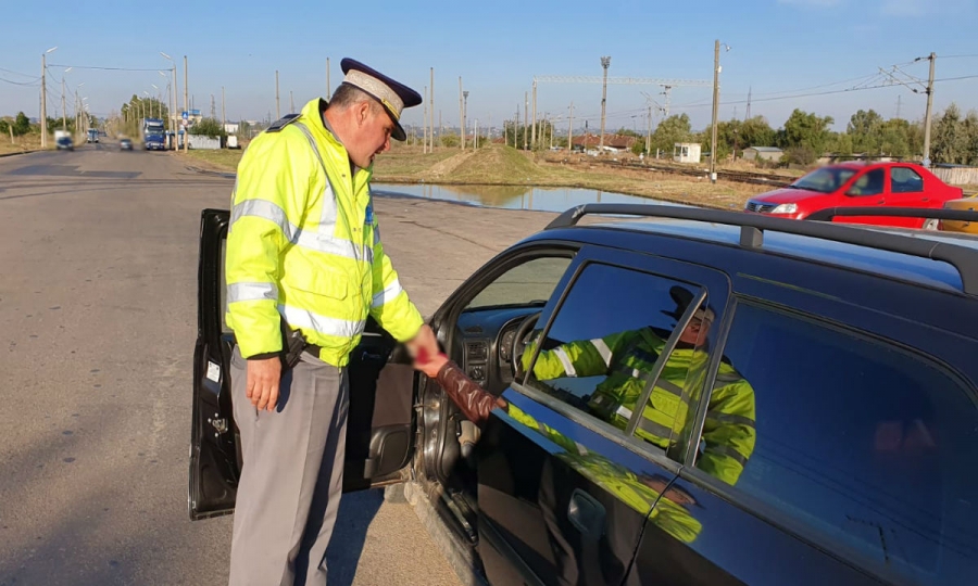 La volan fără permis, prins de poliţiştii de frontieră