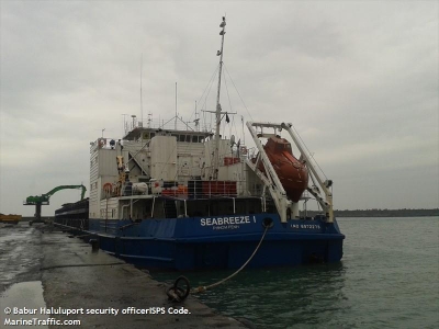 Portul Galaţi: Viaţa marinarilor de pe cargoul "Seabreeze 1" este în pericol!
