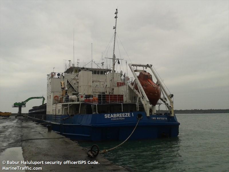 Portul Galaţi: Viaţa marinarilor de pe cargoul "Seabreeze 1" este în pericol!