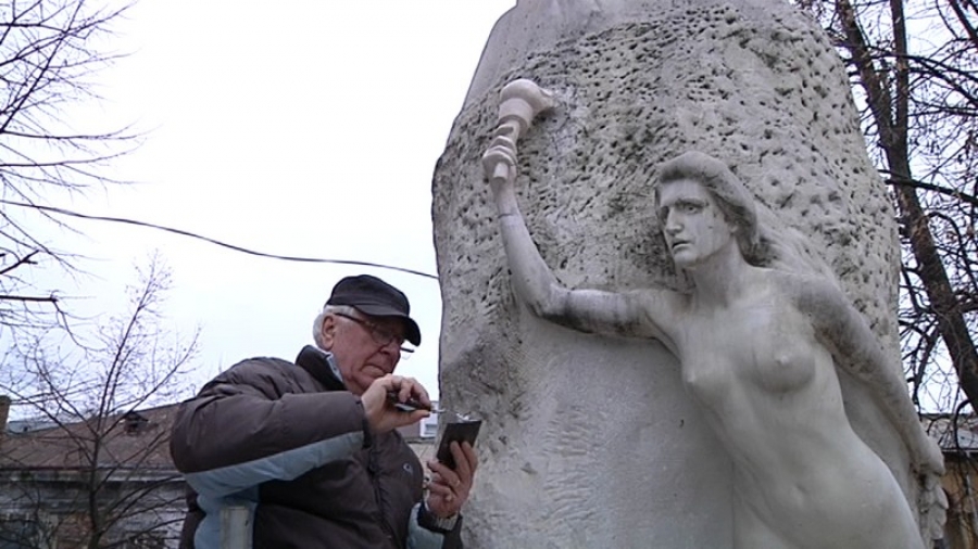 Statuia lui Mihai Eminescu vandalizată iar, în pragul aniversării poetului naţional