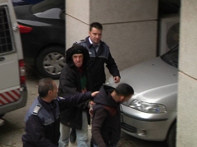 Semne sataniste găsite pe pereţii fostei locuinţe a incendiatorul din I.C. Frimu