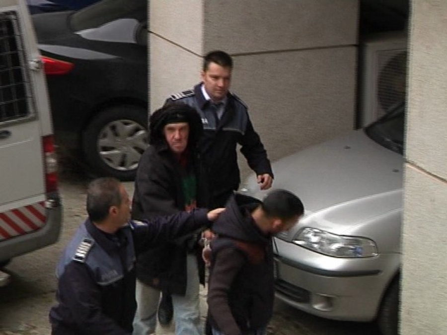 Semne sataniste găsite pe pereţii fostei locuinţe a incendiatorul din I.C. Frimu