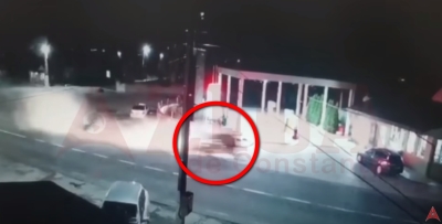 Accident înfiorător! Două fete de 13 şi de 16 ani au murit pe loc. Maşina era condusă de un băiat de 16 ani (VIDEO)