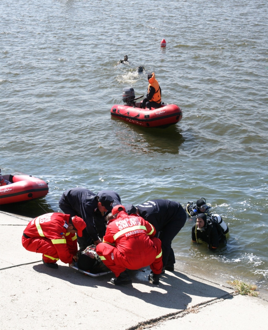 Tânăr de 17 ani, mort după ce a căzut într-un canal de irigaţii la Vânători