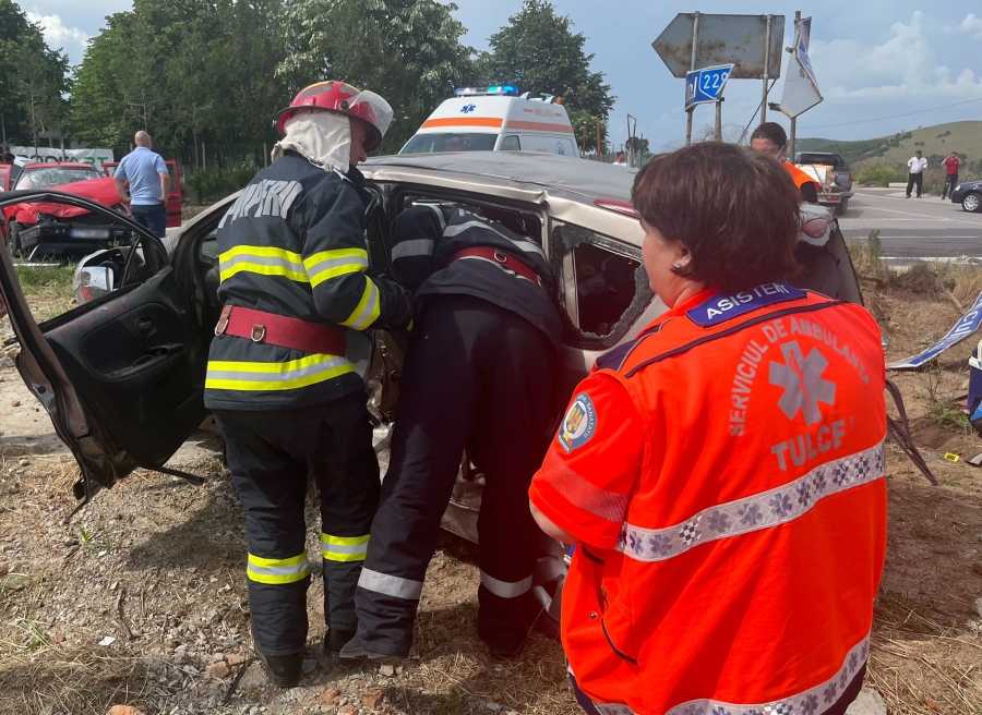 REGIONAL: Accident rutier pe DN22F între două autoturisme cu 7 persoane implicate