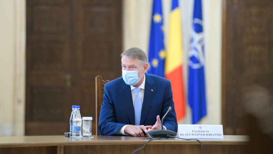 Klaus Iohannis: După data de 15 mai toată lumea va fi obligată să poarte măşti de protecţie în spaţii publice închise