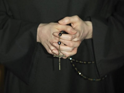 Sclavie sexuală în Biserica Catolică: Călugăriţe violate de preoţi şi forţate să facă avort