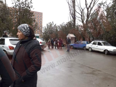 Bătaie lângă standurile de mărţişoare