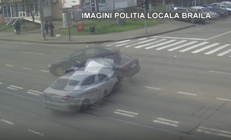 A băut, a trecut pe roşu şi a făcut accident (VIDEO)