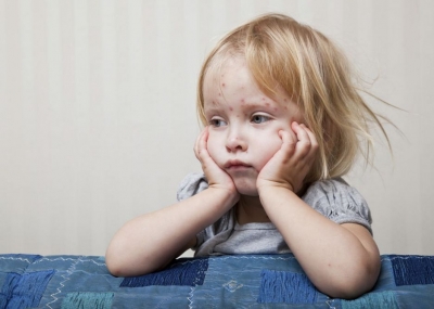 Epidemia de rujeolă este cauzată de lipsa vaccinării ca rezultat al informării insuficiente