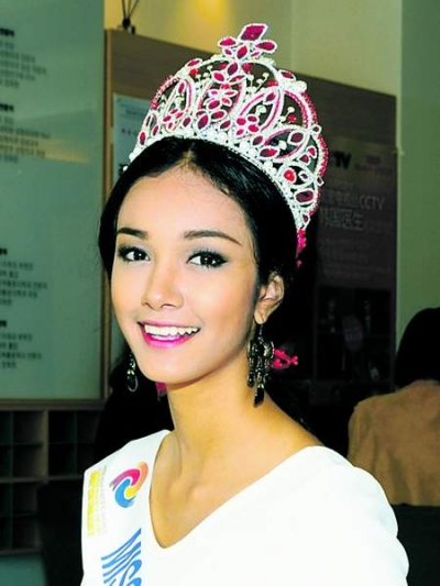 Detronată, „Miss Asia Pacific” a fugit cu coroana