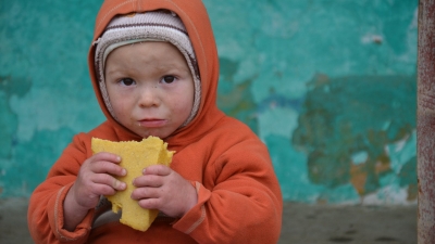 Avertisment ONU: Preţurile mari şi războiul cauzează niveluri catastrofale de malnutriţie infantilă
