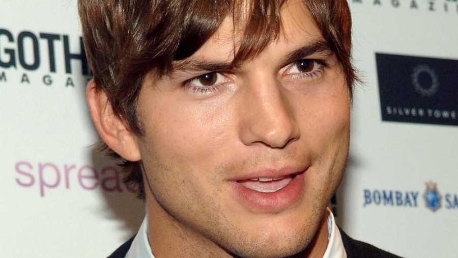 Ashton Kutcher a lovit cu maşina un tânăr