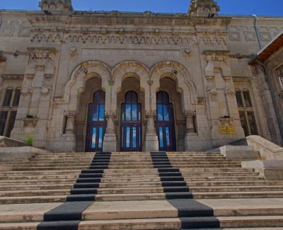 Universitatea „Dunărea de Jos“ din Galaţi cumpără mobilier de 1 milion de euro