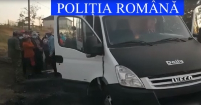VIDEO: Transportatori ilegali de persoane şi marfă prinşi în flagrant