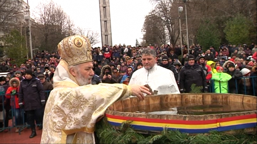 Mii de gălăţeni şi brăileni au participat la slujba Bobotezei (FOTO/VIDEO)