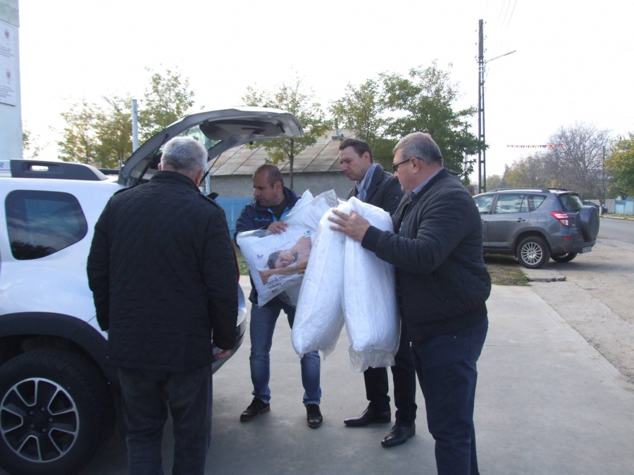 Pachetele donate de gălăţeni pentru familiile sinistrate au ajuns la Slobozia Conachi