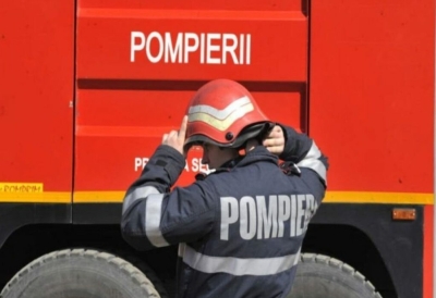 Băut, a lovit cu maşina un stâlp şi a provocat un incendiu - Regional