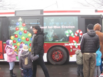 Autobuzele lui Moş Crăciun ies vineri pe stradă
