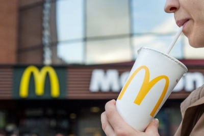 McDonald`s va elimina paiele de plastic