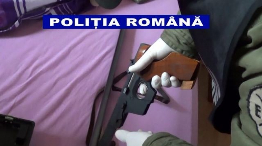 Arme de foc, introduse ilegal în ţară