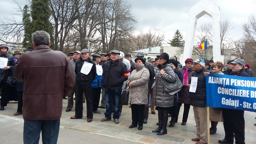 Protest la Prefectură: „Legea 192 e făcută pentru noi, nu să zacă la gunoi“