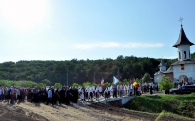 Sărbătoare la Mănăstirea Cârlomăneşti din judeţul Galaţi