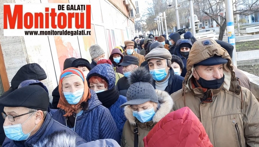 Cozi imense în fața Casei de Ajutor Reciproc a Pensionarilor Galați