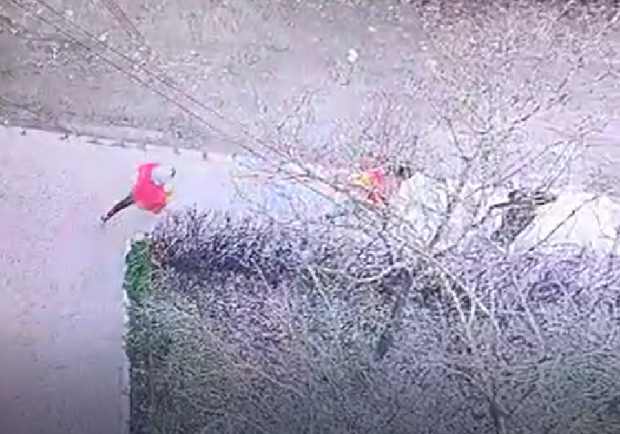 Apartamente din Galaţi sparte de trei tineri tecuceni (VIDEO)