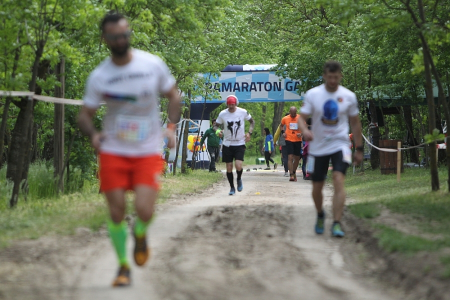 Cu tălpile însângerate şi inimi de eroi - Ultramaratonul Galaţi (FOTO)