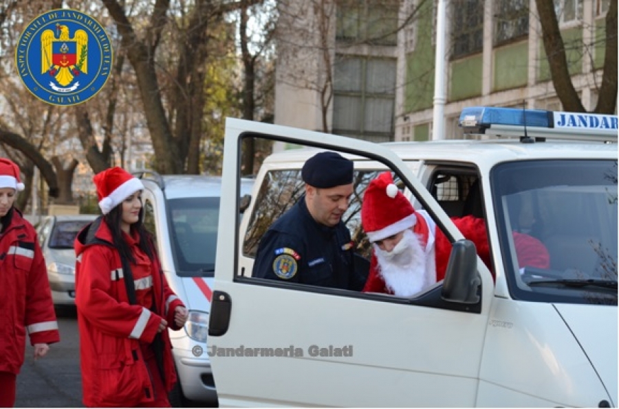 Jandarmii gălăţeni l-au "reţinut” pe Moş Crăciun pentru două ore