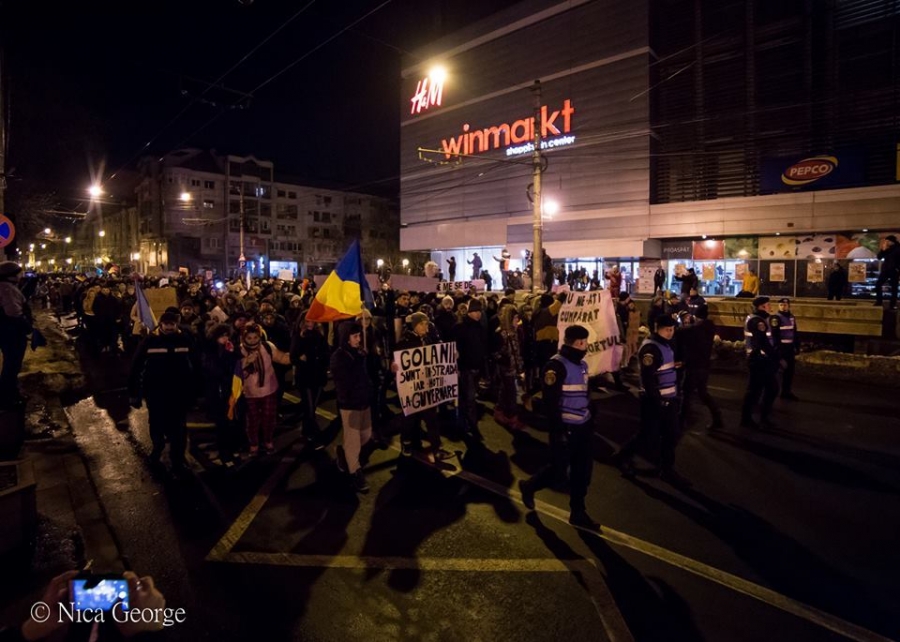 Gălăţenii ies în stradă să ceară demisia ministrului Justiţiei