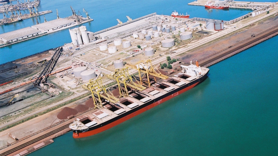 Transportul portuar maritim a scăzut în trimestrul I cu 3,1%; transportul internaţional pe căi navigabile interioare, în creştere cu 22%