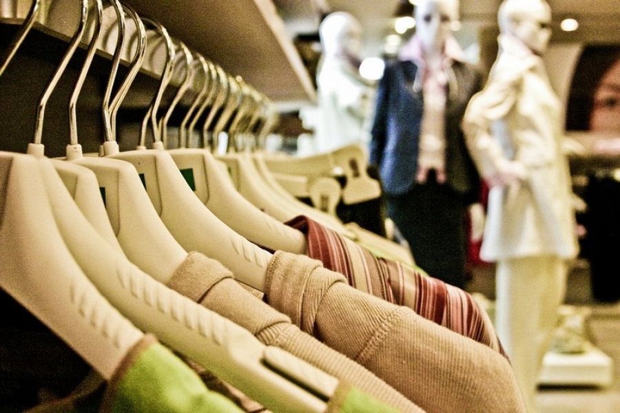 Sute de amenzi aplicate de ANPC comercianţilor de haine