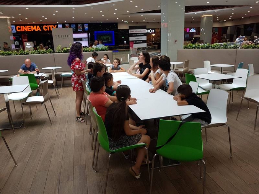 Copiii de la Fundaţia "Inimă de Copil", pentru prima dată la mall
