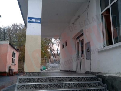 „Hrana de la catering ar trebui adusă prin cantine, pentru control”