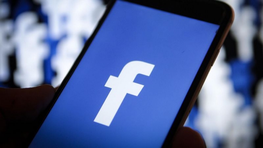 Facebook a fost prins cerând utilizatorilor parolele prin mail