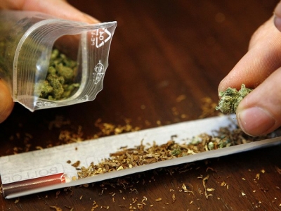 Consumul de canabis poate provoca mutaţii genetice şi măreşte riscurile oncologice