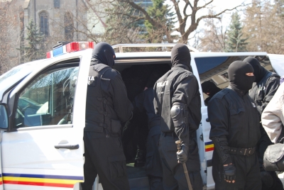 Galaţi: 28 de percheziţii la traficanţii de droguri şi etnobotanice