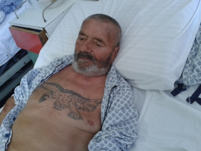 Atacat de taurul lăsat legat în căldură