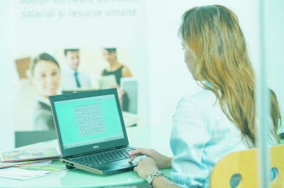 Ce trebuie să faci pentru a contracara efectele a opt ore petrecute la birou