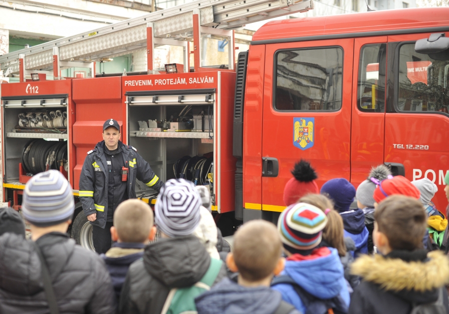 Pompierii gălăţeni au fost vizitaţi de aproape 850 de elevi
