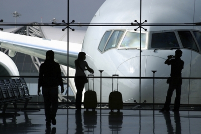 Interzicerea de laptopuri în cabinele avioanelor ar putea fi extinsă la alte aeroporturi