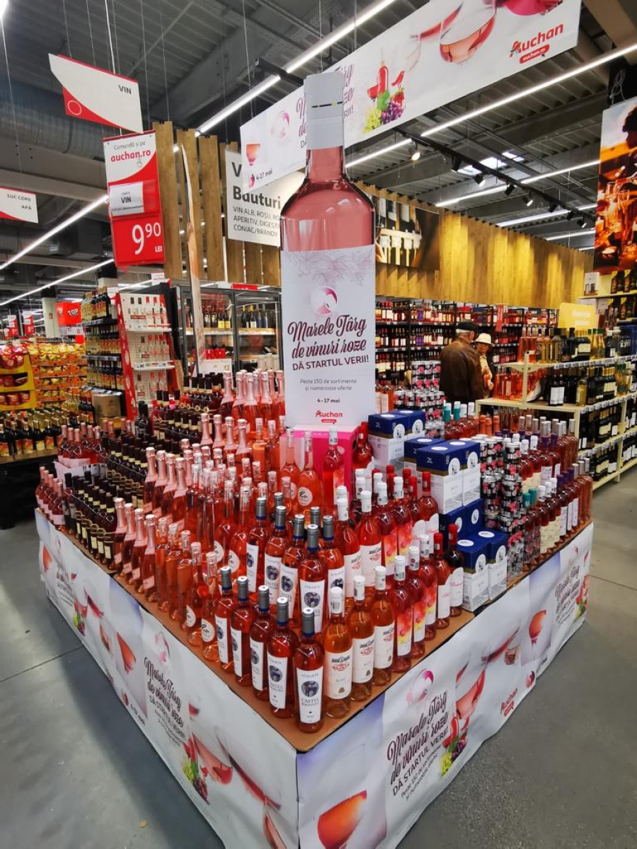 A început Marele Târg de vinuri roze de la Auchan